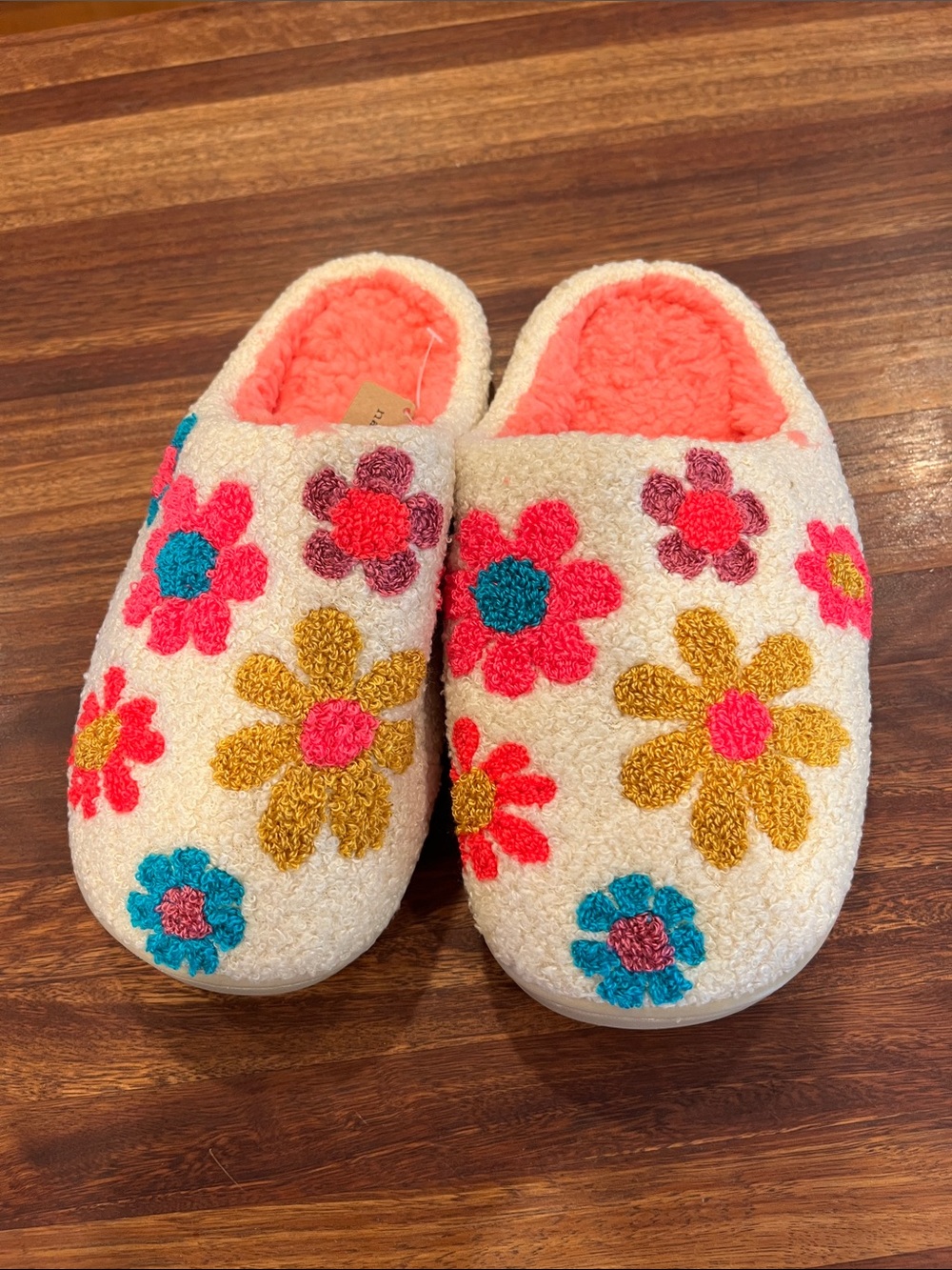 Natural life slippers size small 5-6